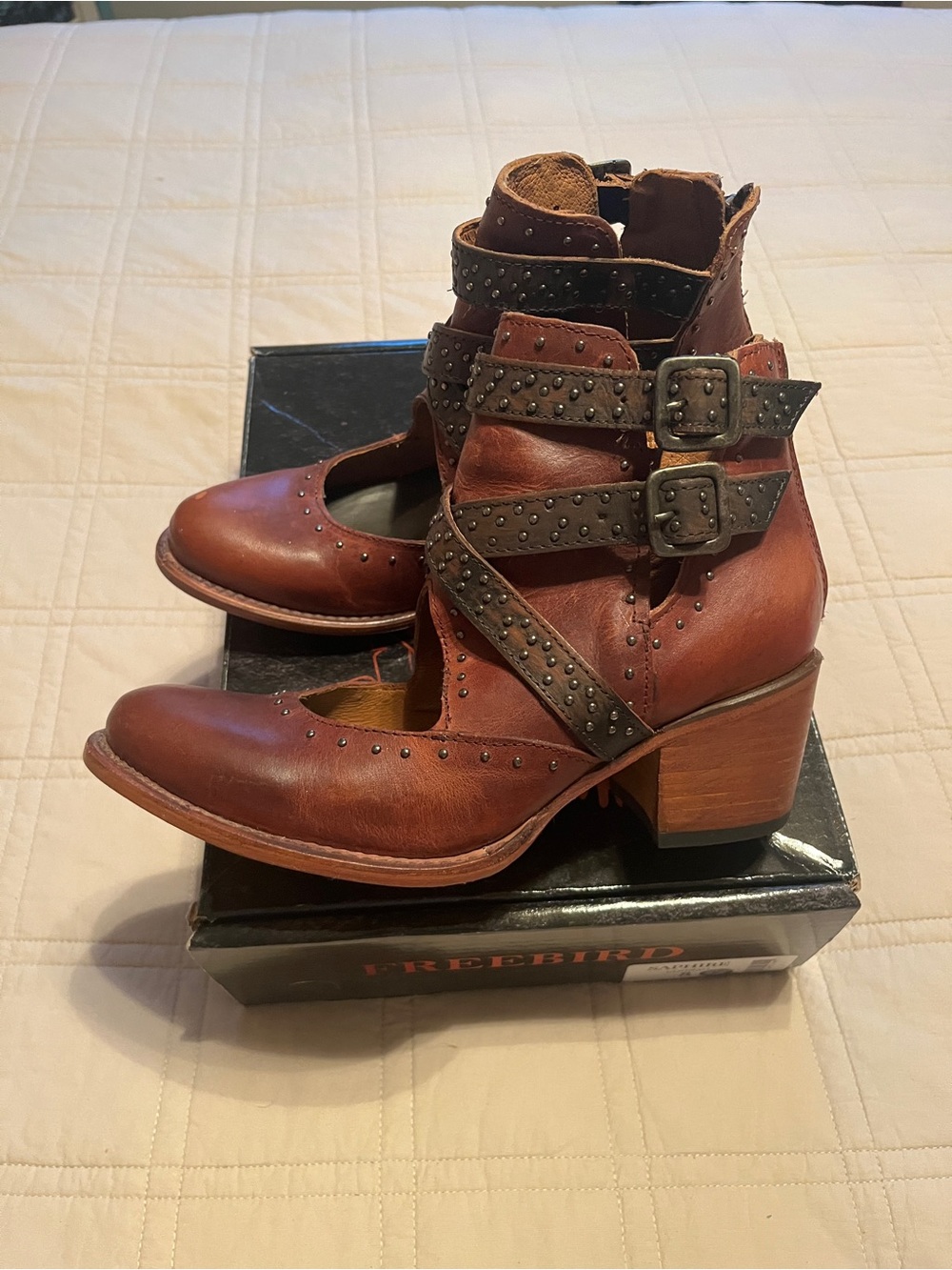 Freebird Saphire Cognac shoes
New in box. Size 8 - Picture 4 of 7